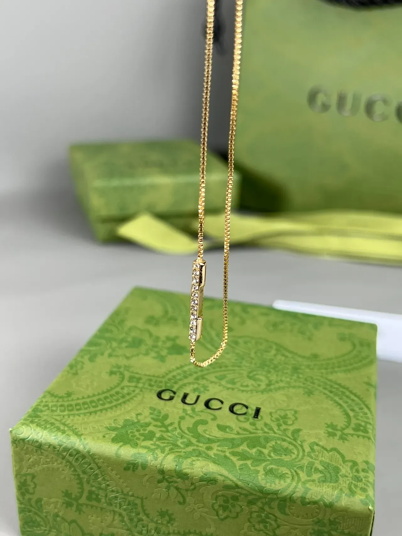 Gucci Collier Chaîne Box Or Argent Pendentif Bar Pavé de Cristal 3