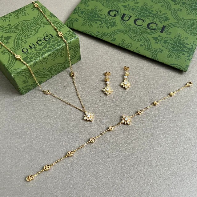 Gucci सोने की सफेद चेन पवे़ फूल लटकन हार 5