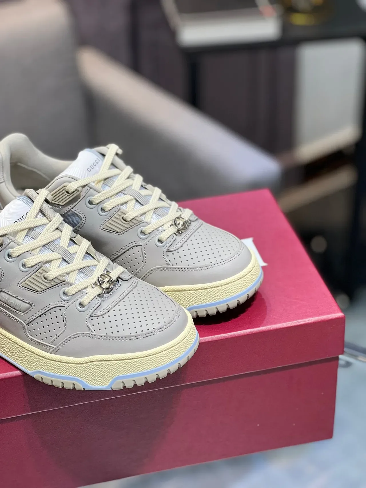 Gucci 灰色米色 镂空脚趾 分层叠加 运动鞋 4
