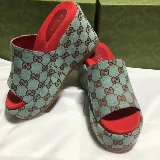 Gucci Verde Rojo GG Monogram Lona Plataforma Tacón Sandalias