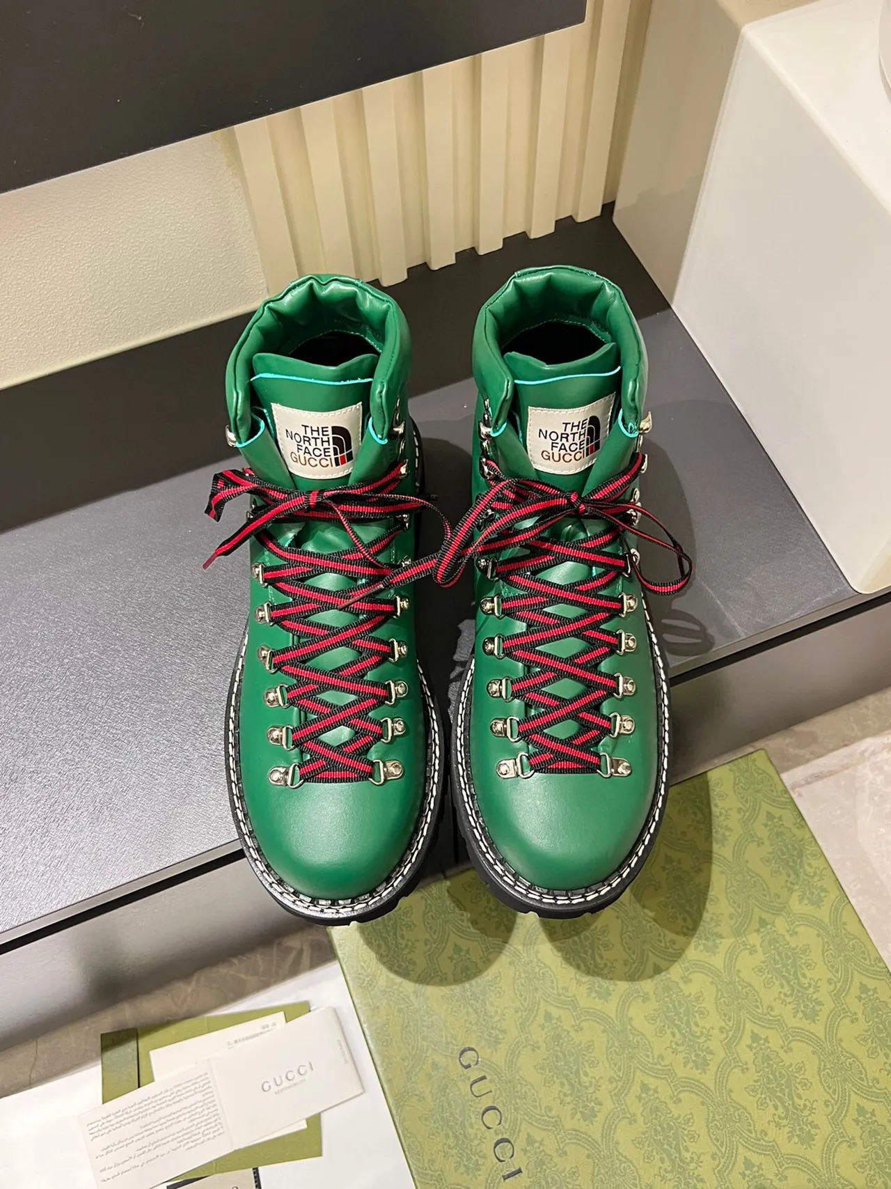 Gucci 绿色红色皮革鞋面条纹鞋带徒步靴 2