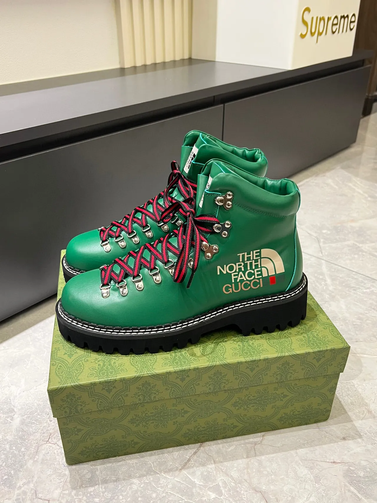 Gucci 绿色红色皮革鞋面条纹鞋带徒步靴 3