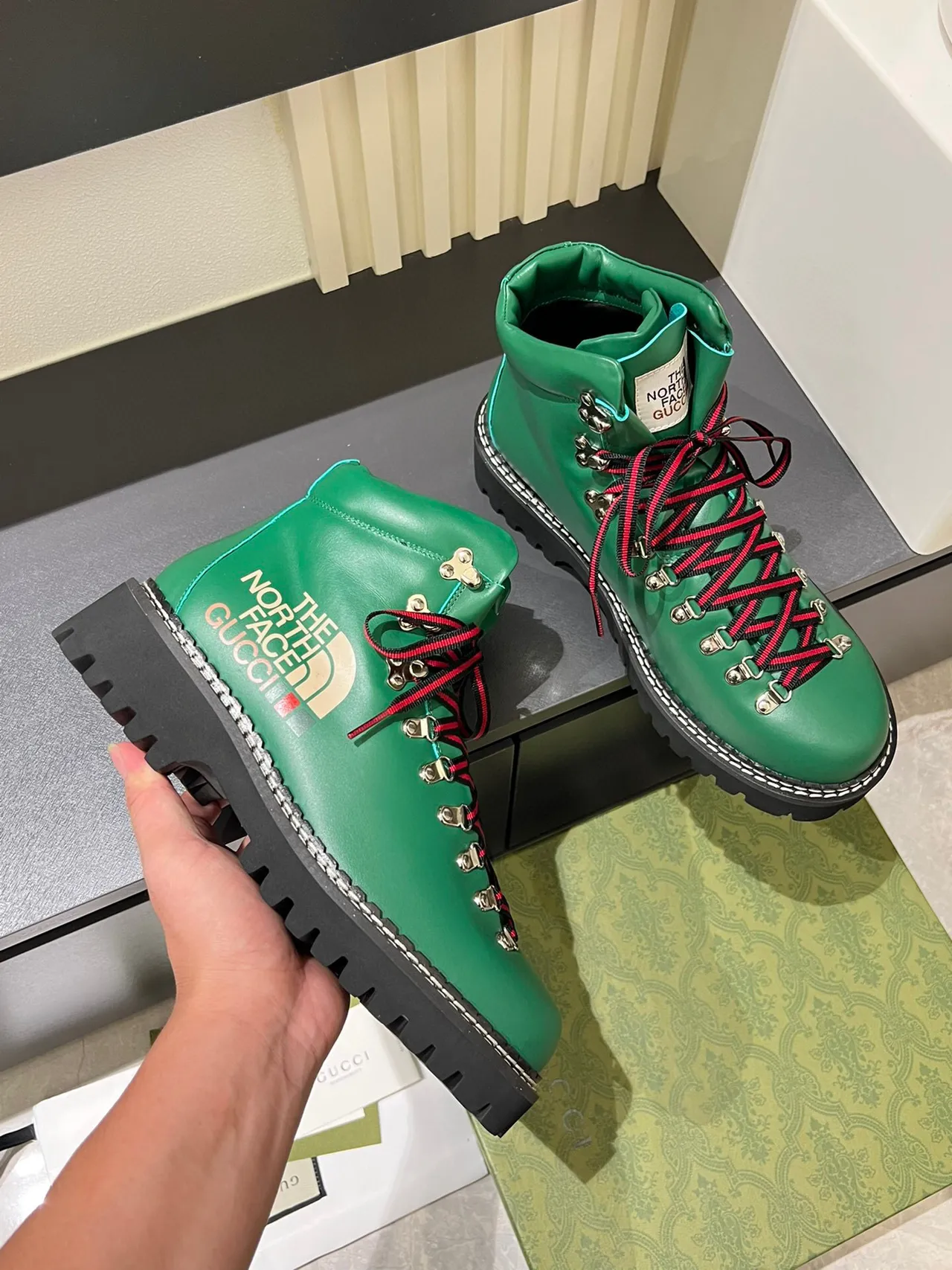 Gucci 绿色红色皮革鞋面条纹鞋带徒步靴 6