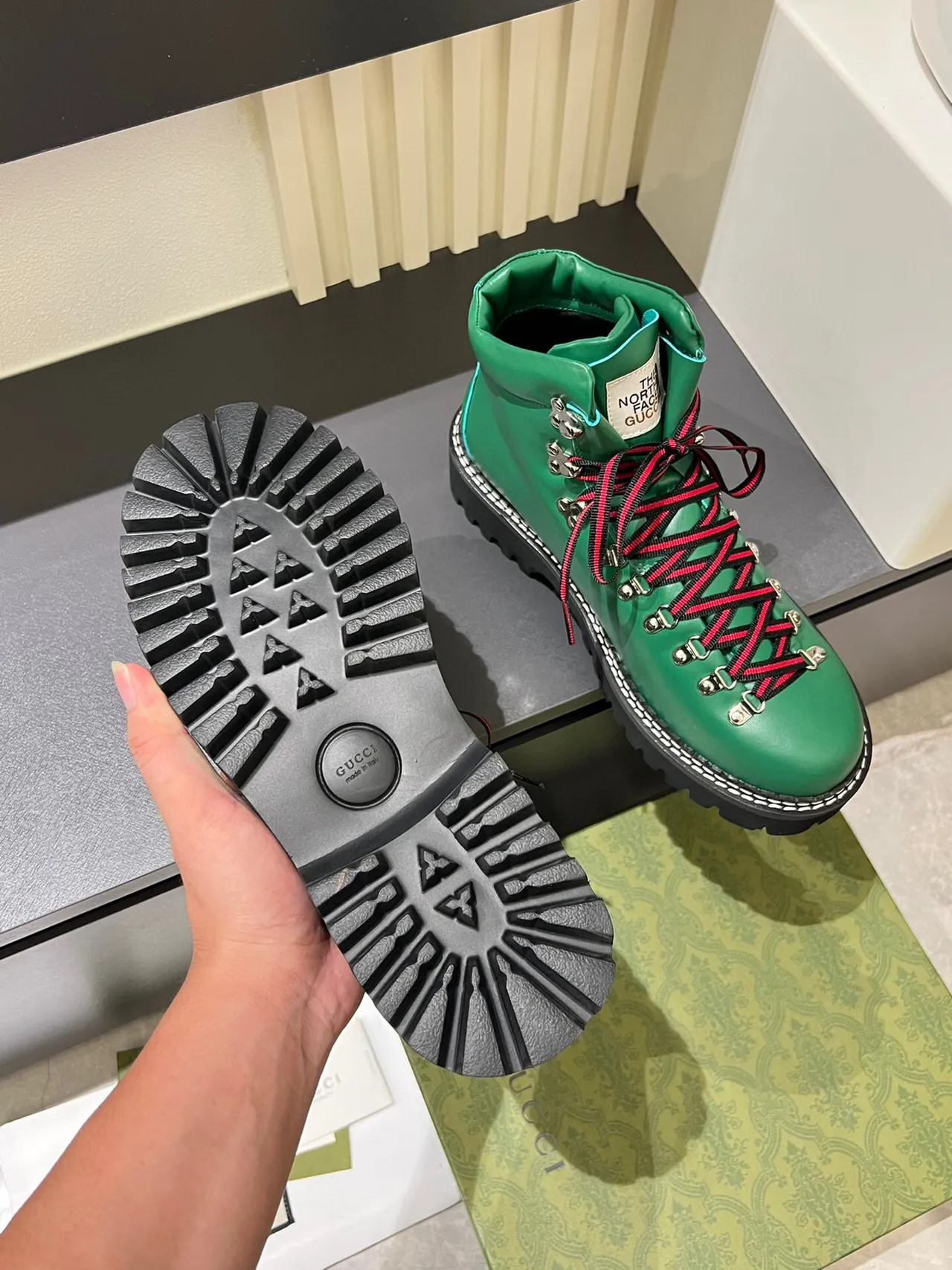 Gucci 绿色红色皮革鞋面条纹鞋带徒步靴 7