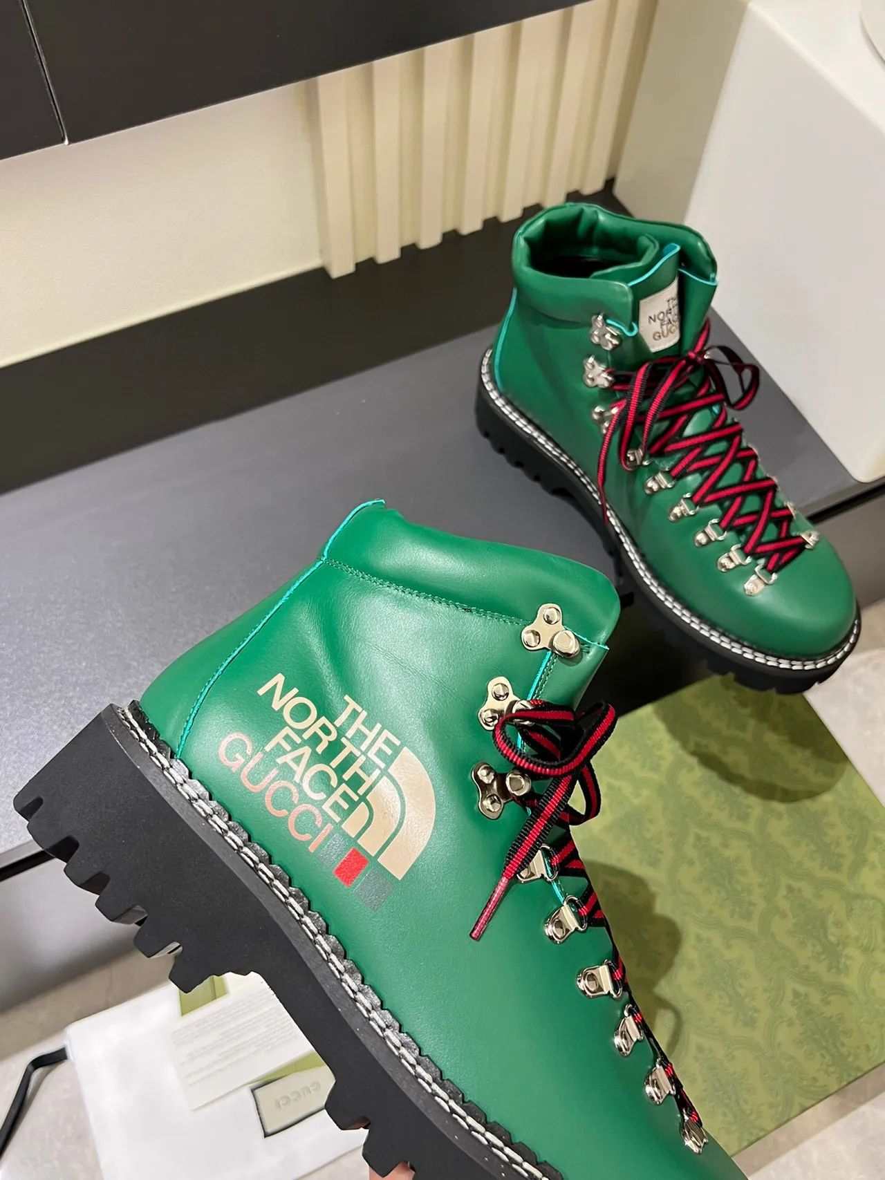 Gucci 绿色红色皮革鞋面条纹鞋带徒步靴 8