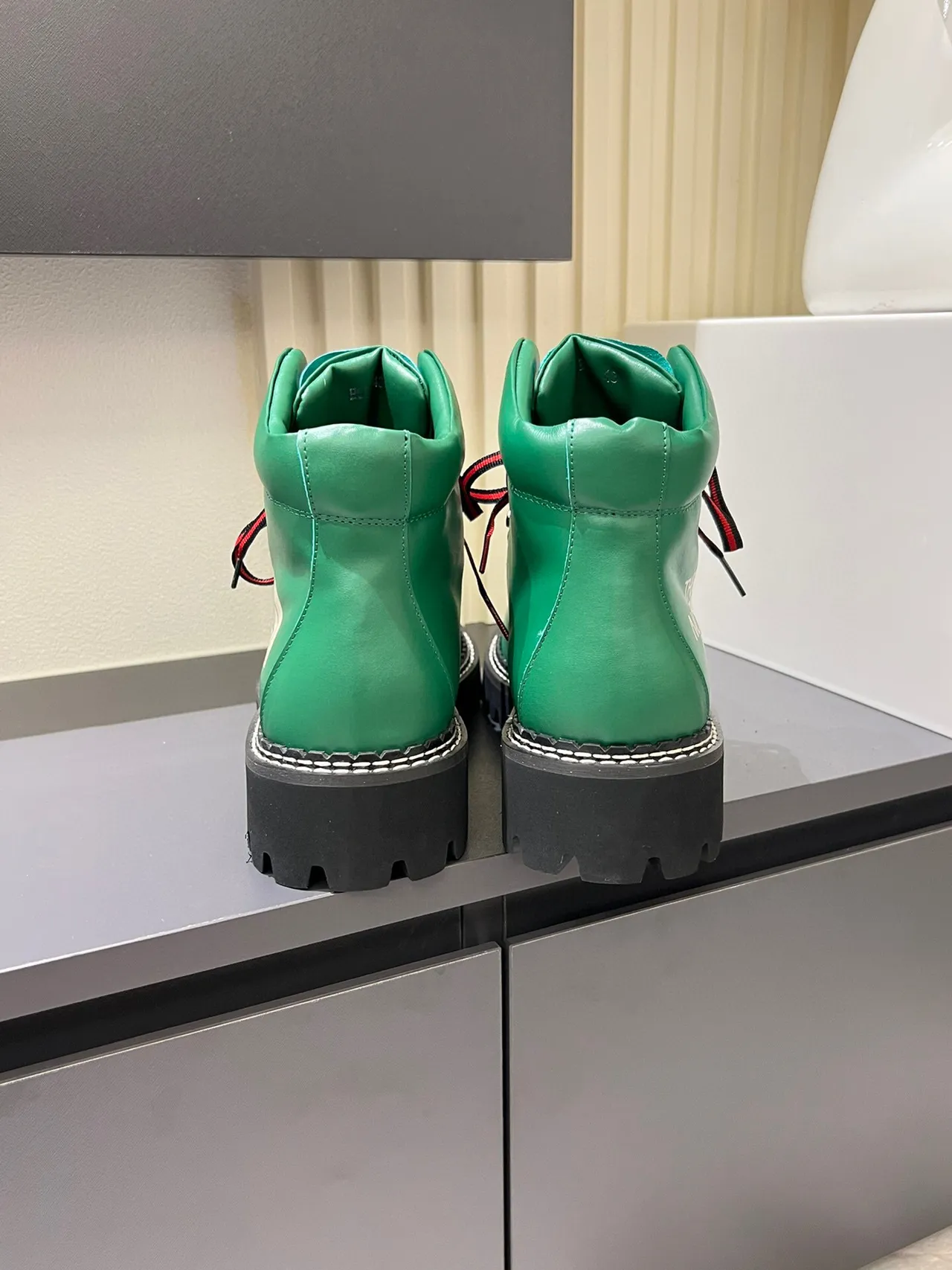Gucci 绿色红色皮革鞋面条纹鞋带徒步靴 9