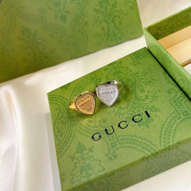 Gucci 心形印章戒指 金色和银色帕维纹理戒指 3