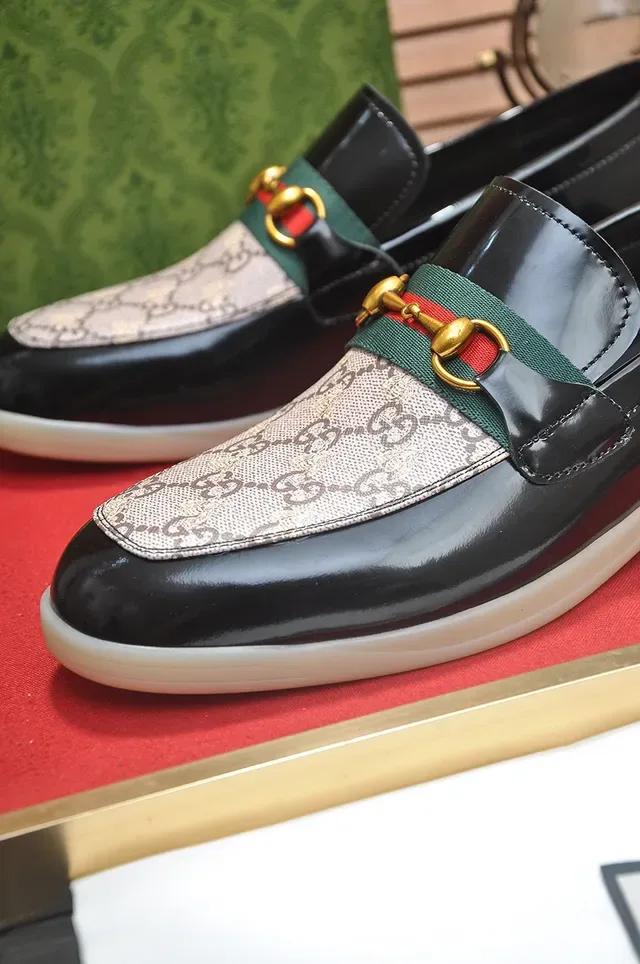 Gucci Horsebit 1955 أسود وبيج GG Monogram لوفر 3