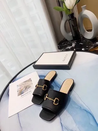 Gucci Horsebit 1955 黑色皮革 Horsebit 扣 拖鞋 2