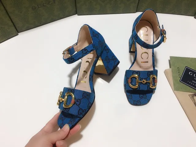Gucci Horsebit 1955 Blue GG Supreme قماش بومبس 4