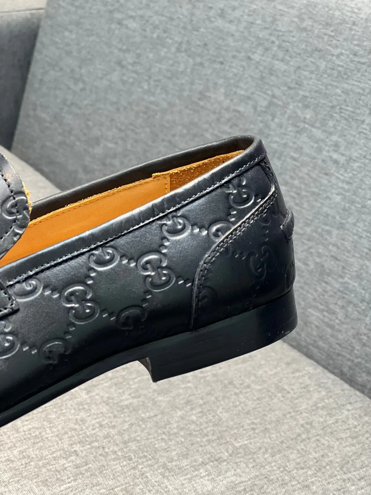 Gucci Horsebit 1955 Embossed GG Loafer de cuero negro 8
