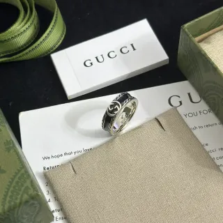 Gucci Interlocking Double G 黑色珐琅戒指