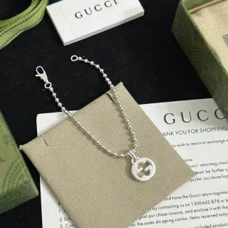 Gucci Interlocking G Pendentif Chaîne à Boules Collier