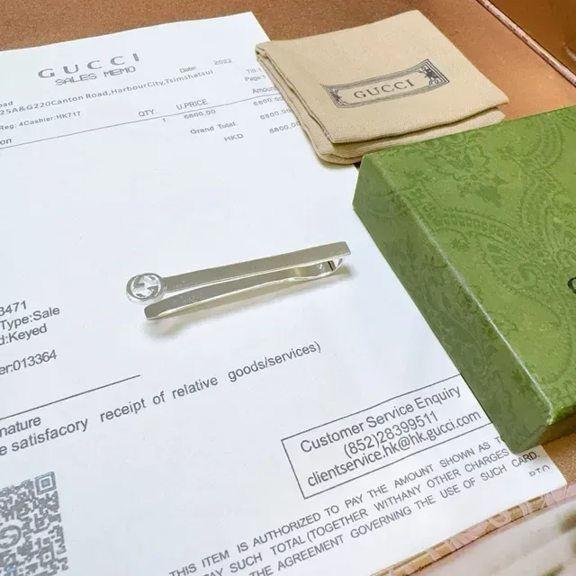 Gucci Interlocking G Emblema de Metal Polido em Prata Joias 4