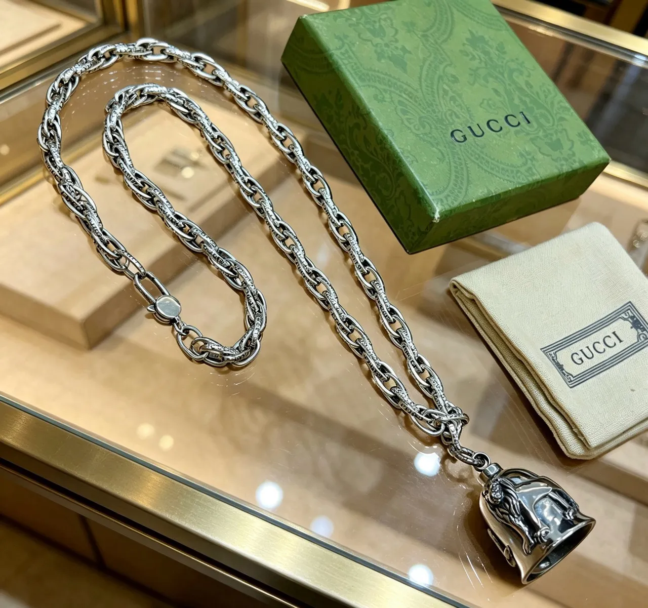 Gucci قلادة جرس الأسد سلسلة كيرب-لينك الثقيلة 2