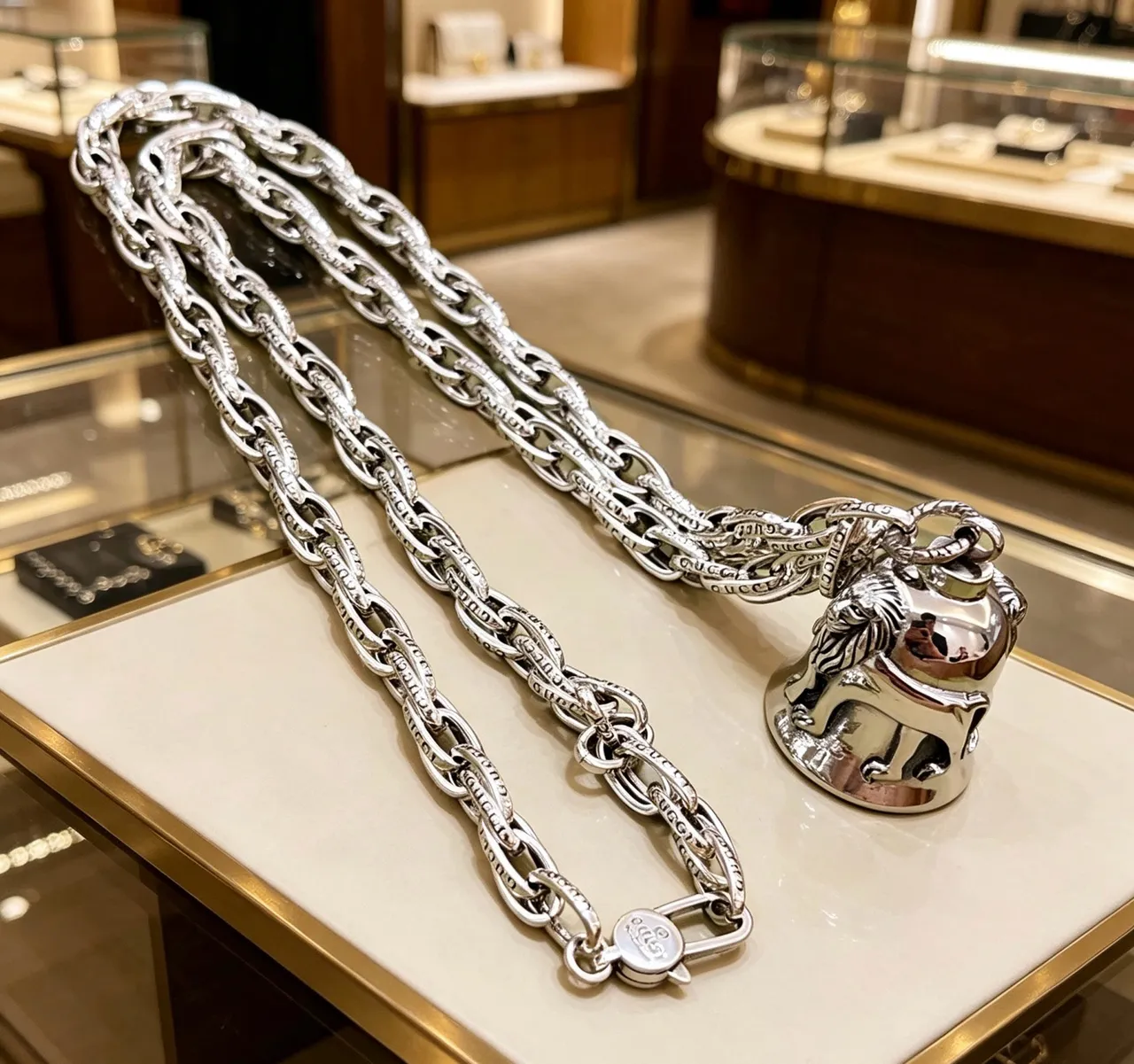 Gucci قلادة جرس الأسد سلسلة كيرب-لينك الثقيلة 7