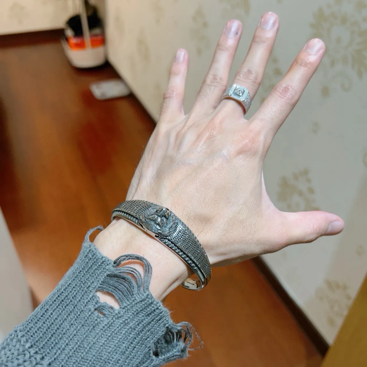 Gucci Cabeça de Leão Textura Tricô Pulseira Aberta de Punho 2