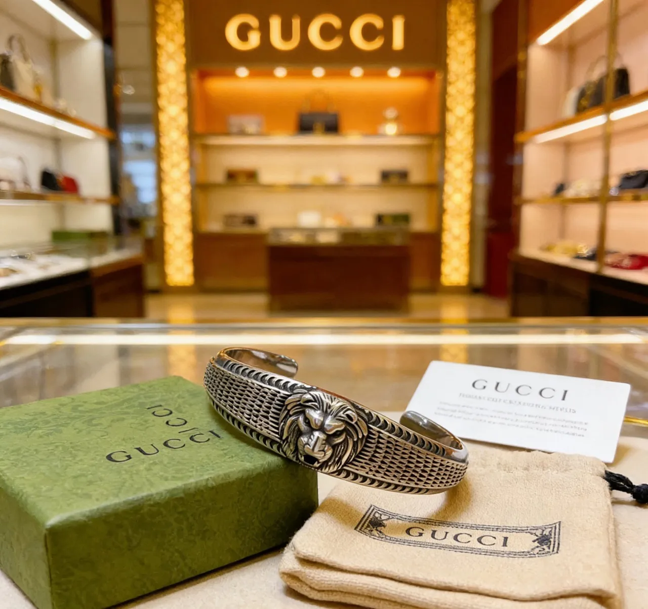 Gucci Cabeça de Leão Textura Tricô Pulseira Aberta de Punho 6