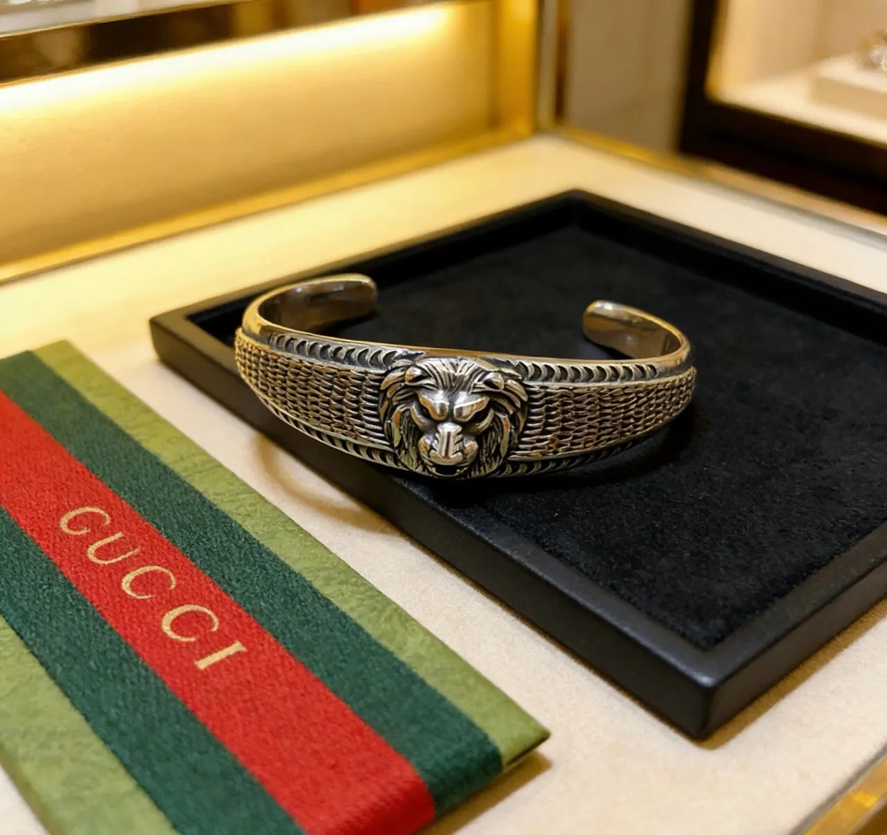 Gucci Cabeça de Leão Textura Tricô Pulseira Aberta de Punho 7