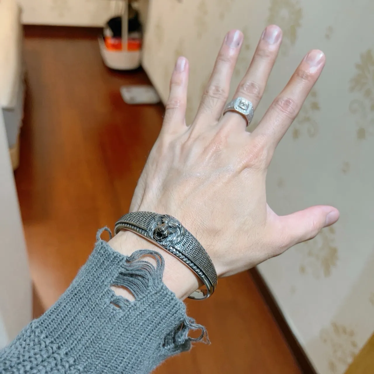 Gucci Cabeça de Leão Textura Tricô Pulseira Aberta de Punho 8