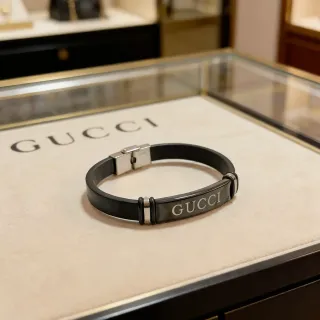 Gucci Logo Plaque سوارة جلد أسود