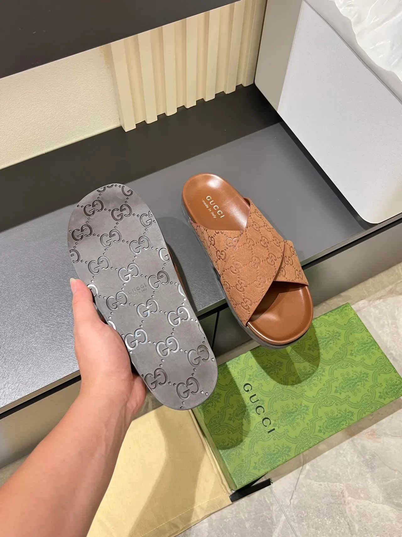 Gucci Navy Black حزام مزدوج متقاطع GG Monogram مطبوع نعال 2