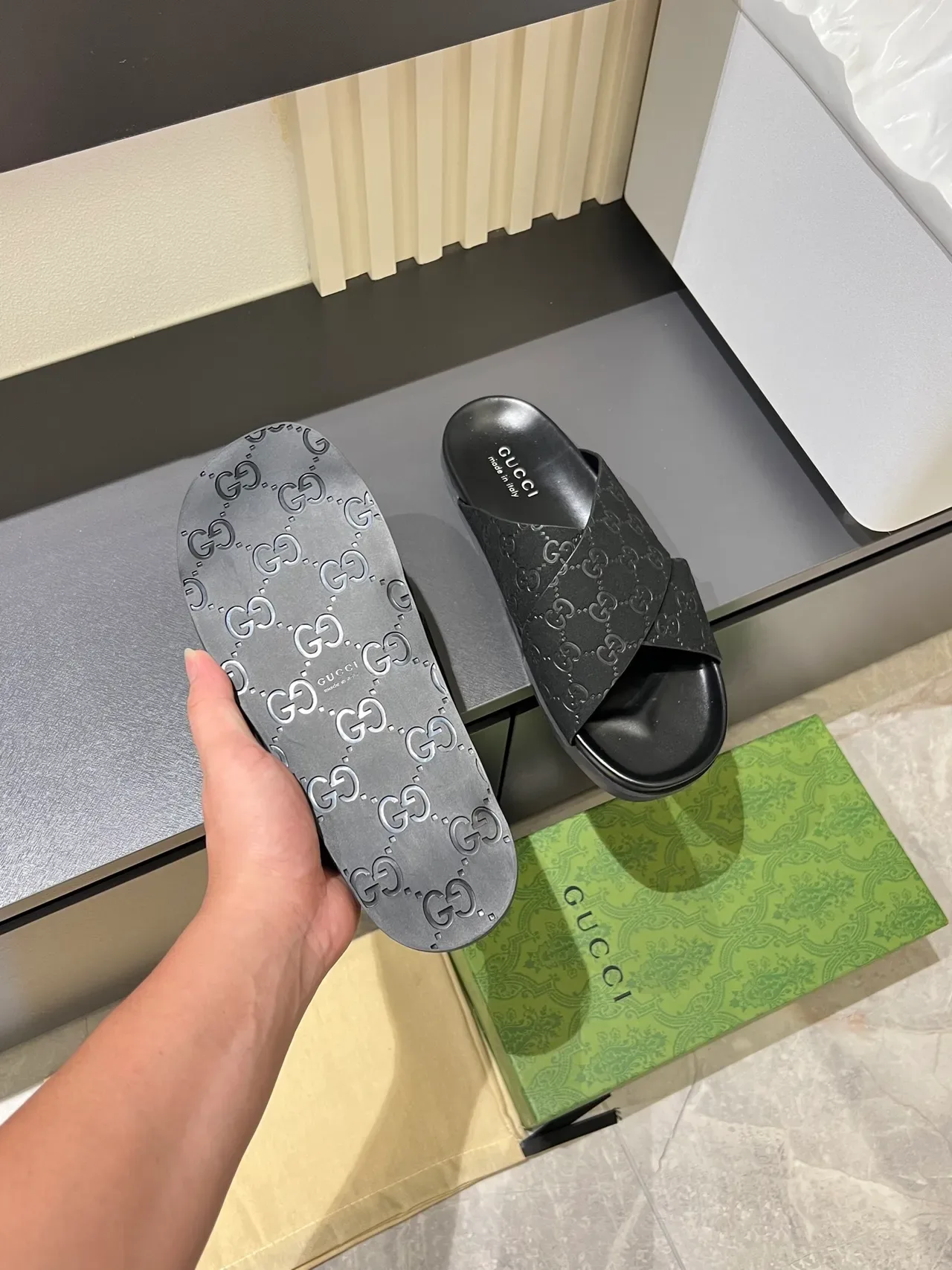 Gucci Navy Black حزام مزدوج متقاطع GG Monogram مطبوع نعال 3