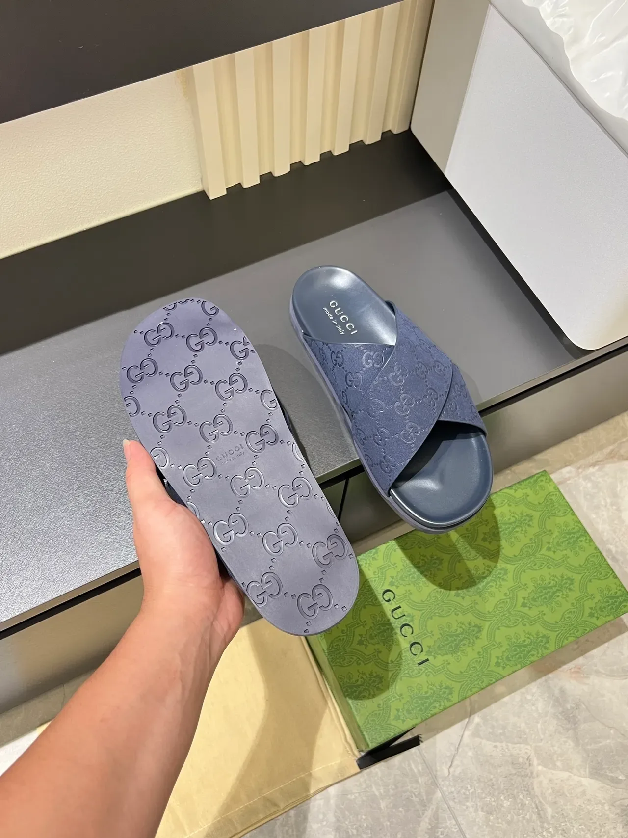 Gucci Navy Black حزام مزدوج متقاطع GG Monogram مطبوع نعال 5
