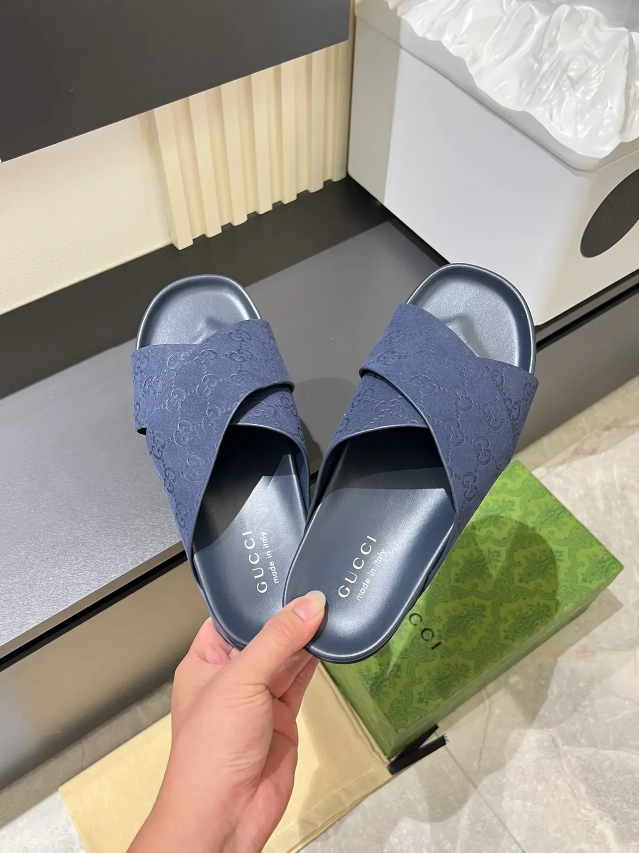 Gucci Navy Black حزام مزدوج متقاطع GG Monogram مطبوع نعال 9