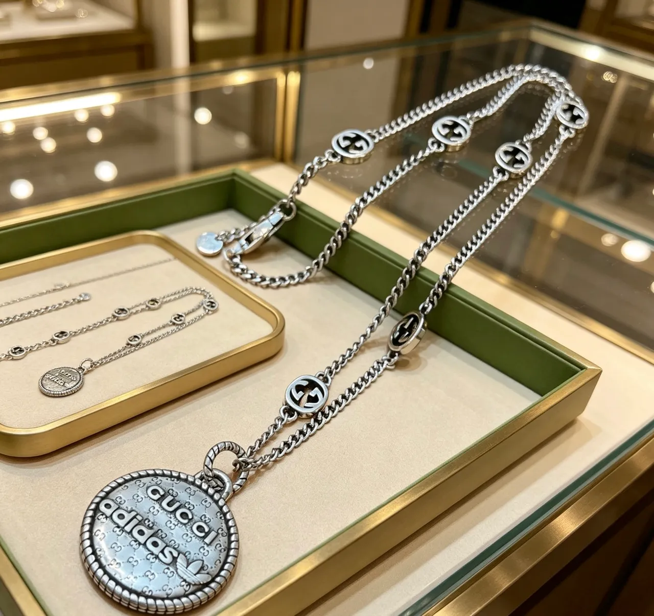 Gucci Ophidia Silver Chain Circular Medallion Pendant Necklace 4