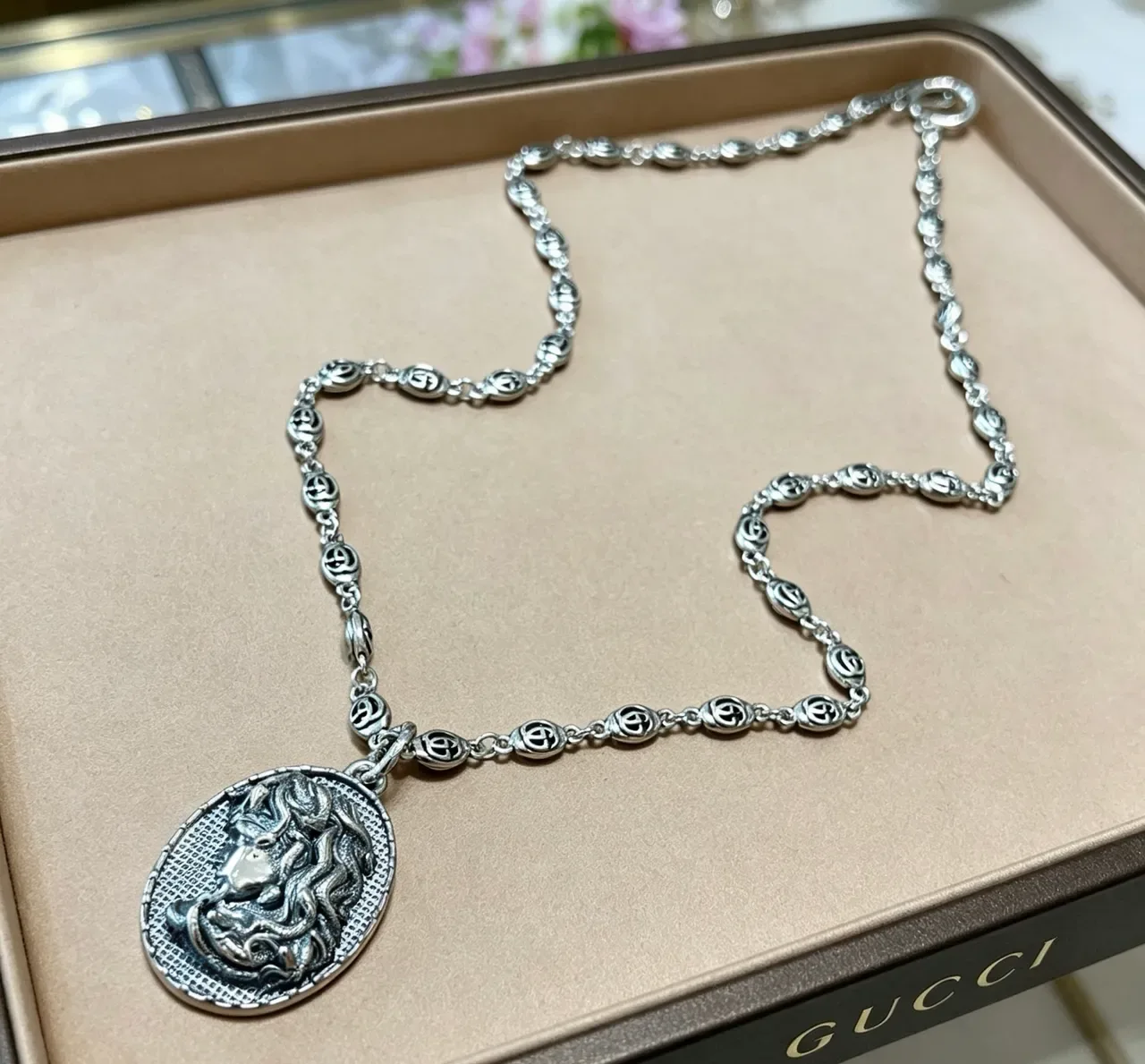 Gucci Ornate Linked Chain Relief Medallion Necklace 9