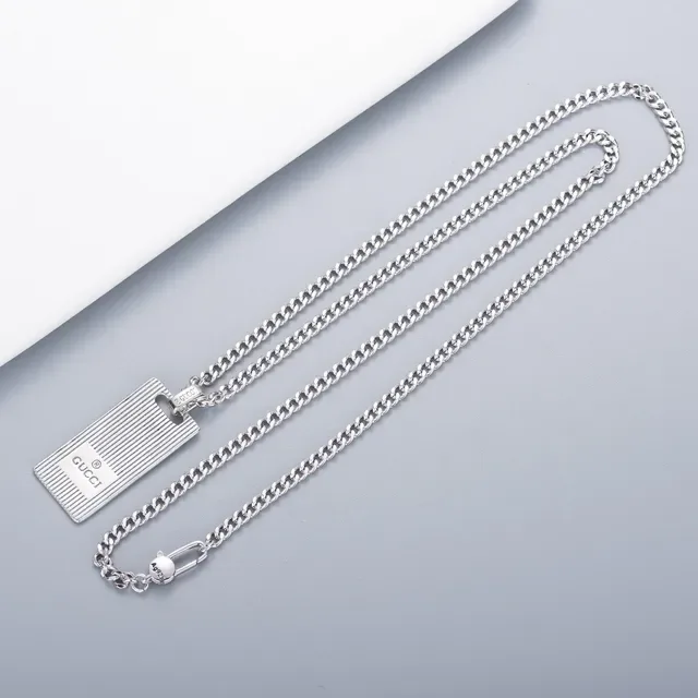 Gucci Rectangular Ribbed Logo Pendant Necklace 3