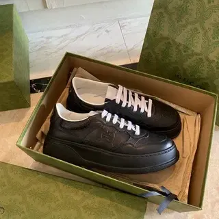 Gucci Rhyton Sneakers Lifestyle de Piel Negra Perforada