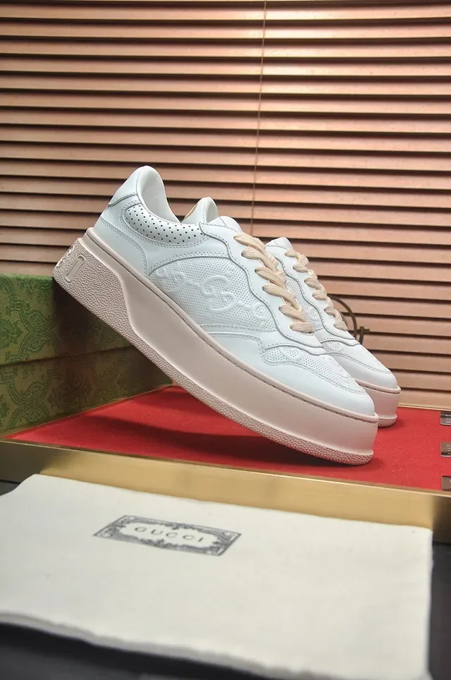Gucci Rhyton 米白色 打孔皮革 平台 生活方式运动鞋 3