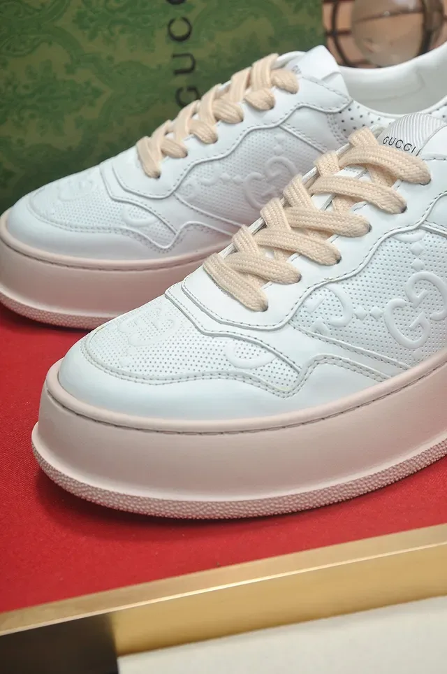 Gucci Rhyton 米白色 打孔皮革 平台 生活方式运动鞋 8