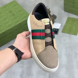 Gucci Screener 米色和灰褐色 Web Stripe 生活方式运动鞋