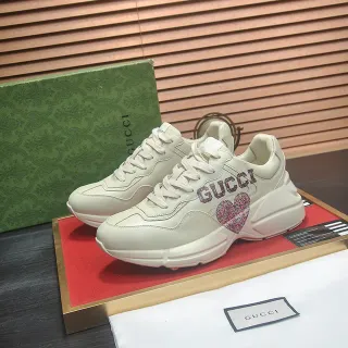 Gucci Screener বেজ লাল সোল টেক্সচার্ড লেদার আপার চংকি স্নিকার