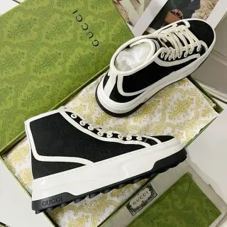 Gucci Screener Zapatillas lifestyle negras y blancas de monograma canvas