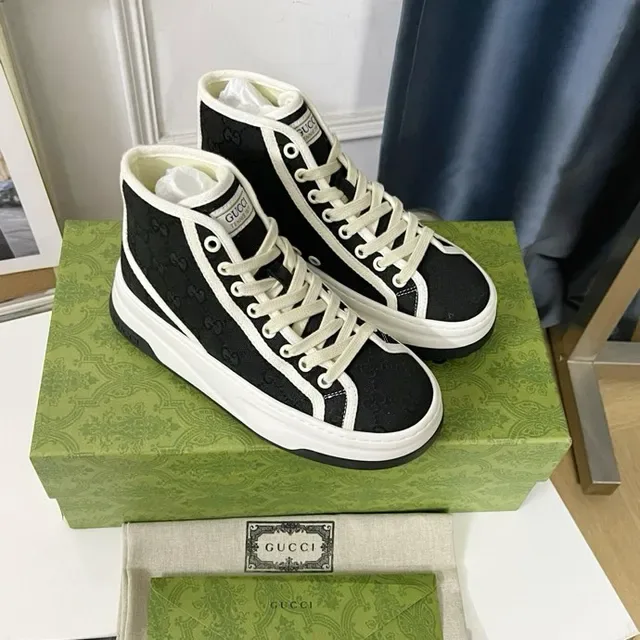 Gucci Screener حذاء أسلوب الحياة أسود وأبيض مونوغرام كانفاس 2