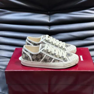 Gucci Screener GG Supreme Zapatillas lifestyle beige y negro