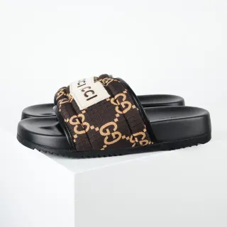 Gucci Screener GG Supreme 棕色和黑色拖鞋