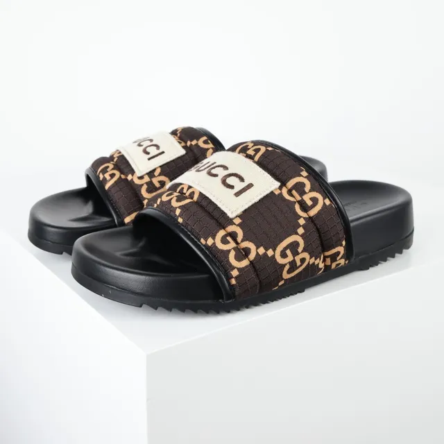 Gucci Screener GG Supreme Pantoufles marron et noir 2