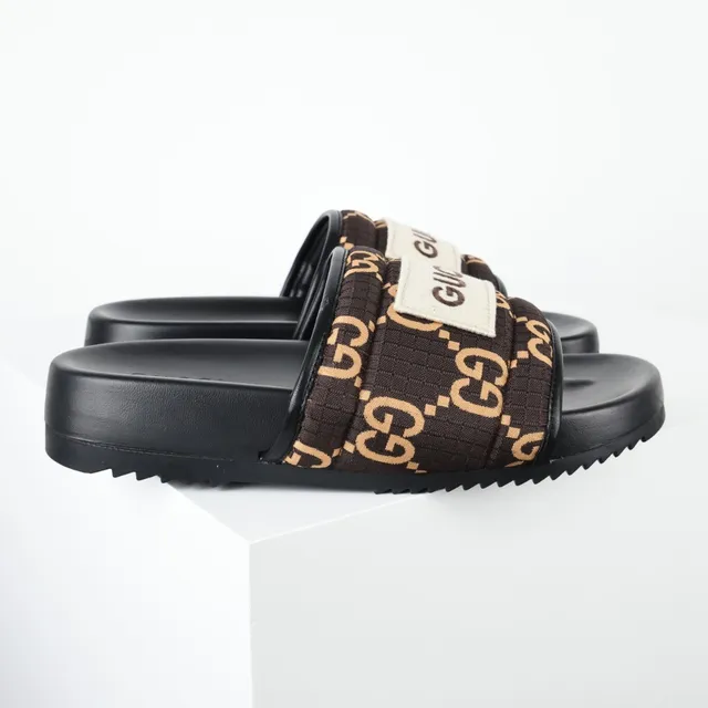 Gucci Screener GG Supreme Pantoufles marron et noir 3