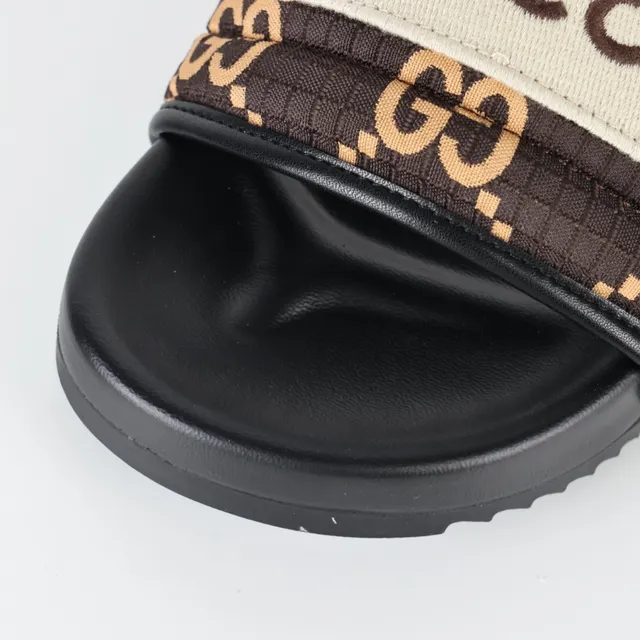 Gucci Screener GG Supreme Pantoufles marron et noir 5