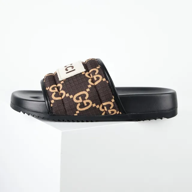 Gucci Screener GG Supreme Pantoufles marron et noir 9