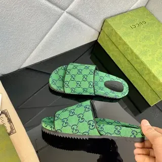 Gucci Screener verde GG monograma pantuflas