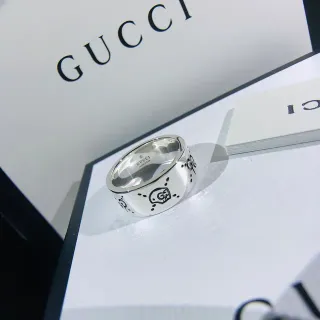 Anel Gucci Screener Prata Preto Faixa Larga Motivo Entalhado
