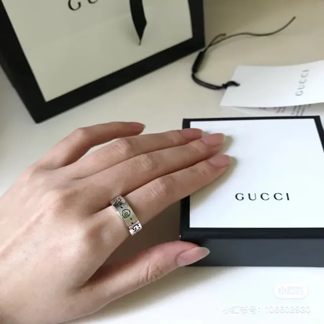 خاتم Gucci سكرينر فضي أسود نطاق عريض نقش نمط 2