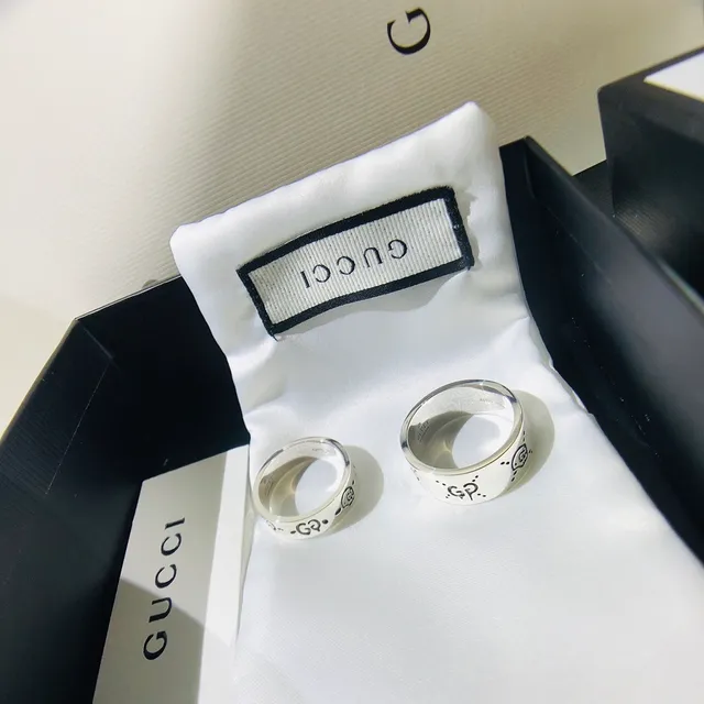 خاتم Gucci سكرينر فضي أسود نطاق عريض نقش نمط 3