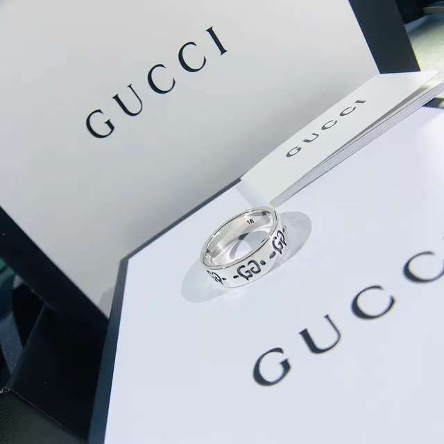 خاتم Gucci سكرينر فضي أسود نطاق عريض نقش نمط 5